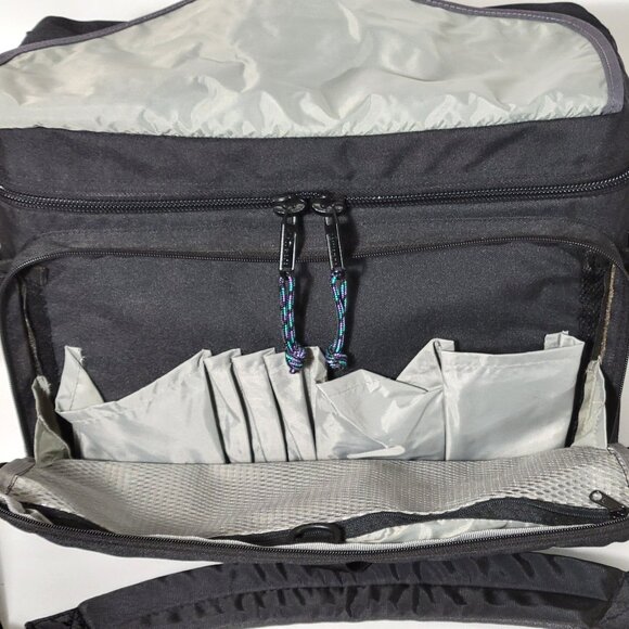 Lowepro Nova 5 Camera Shoulder Bag - Picture 4 of 10